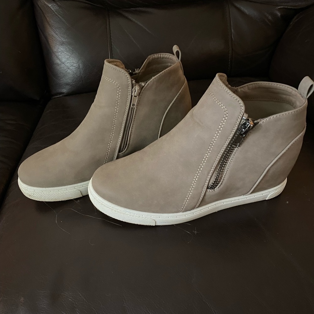 Grey tone hidden wedge ankle boot with a suede feel and dual side zippers.